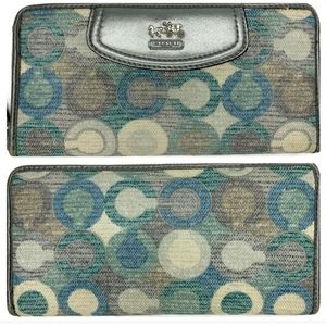 *Sold*Coach Zippy Wallet